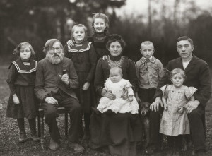 Working Class Family - 1912