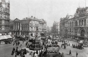 Pininterest. Piccadilly Circus, London. 1920. 